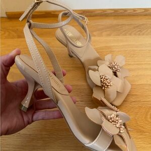 NIB size 6.5 Elegant Beige Floral Women's Heels